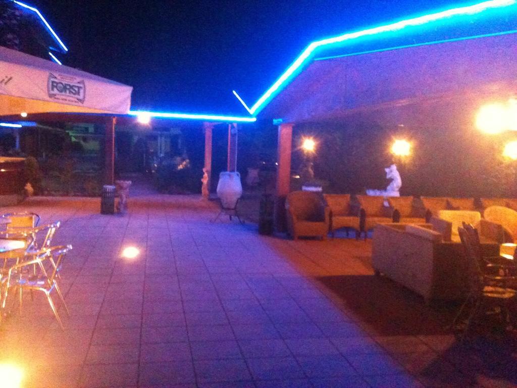 None Hotel Quo Vadis מראה חיצוני תמונה